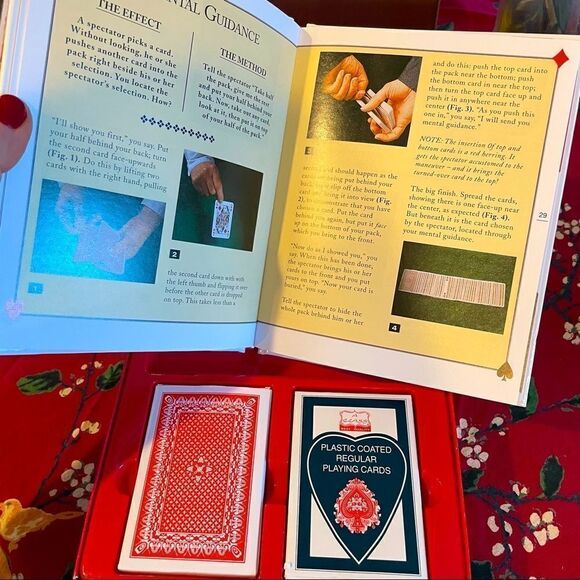 Card tricks set with book and 2 decks of cards! 🪄 🃏 for party tricks & fun 🔮 - Picture 1 of 6